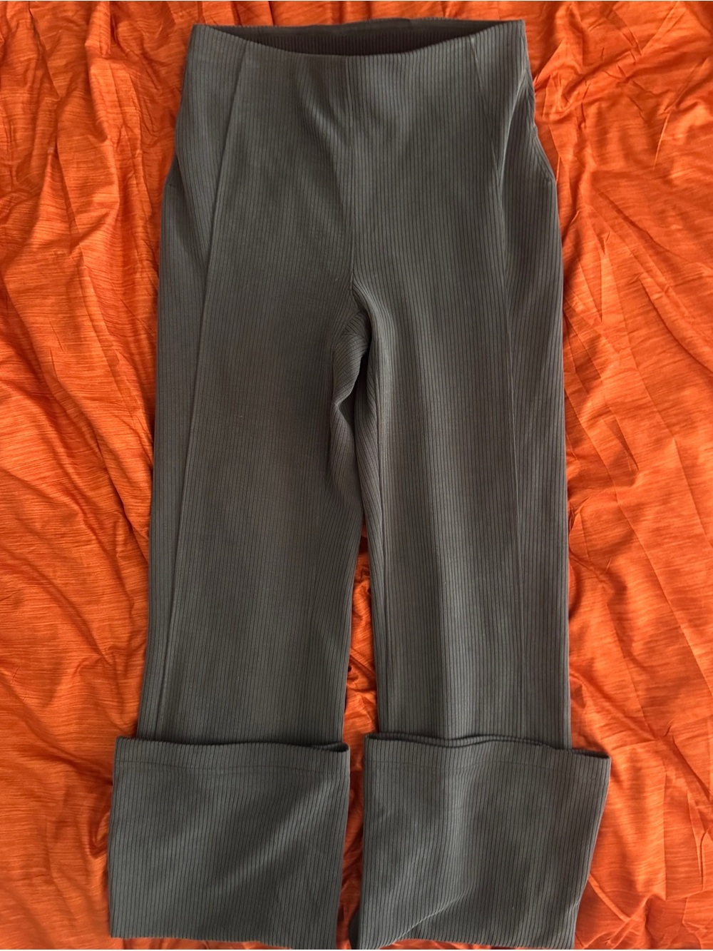 Lululemon: Womens 4: Deep purple Ribbed Flared Legging: Like New 🩶